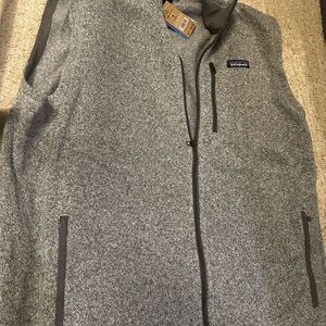 *new* Patagonia large full zip